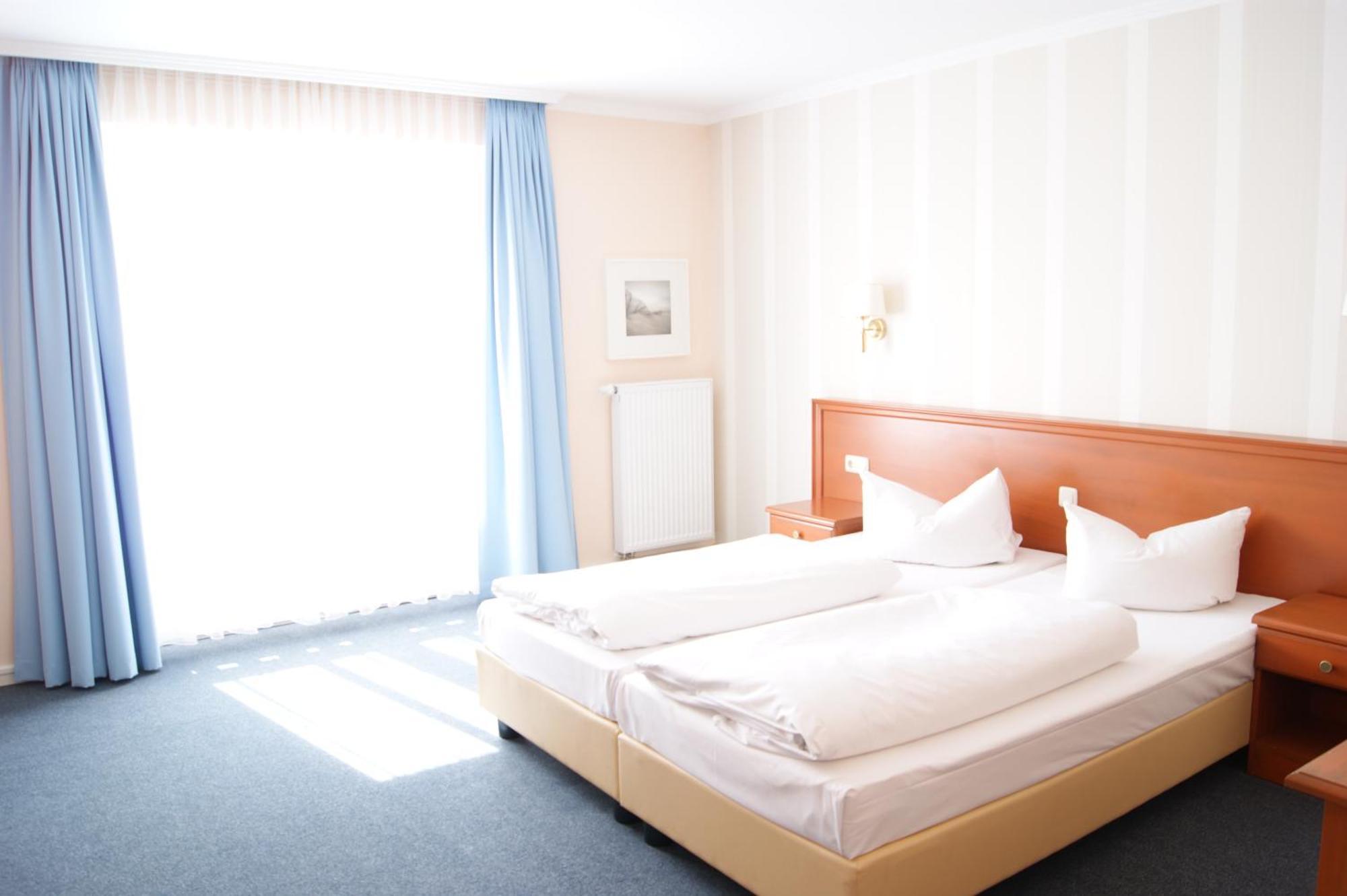 Hotel Pension Bellevue Бад-Доберан Экстерьер фото